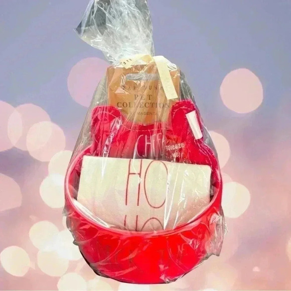 NEW 4 Pc SET - DECK THE PAWS - RED 6" Pet Bowl, Bandana, & 2 squeaky Bone Toys - Picture 14 of 14